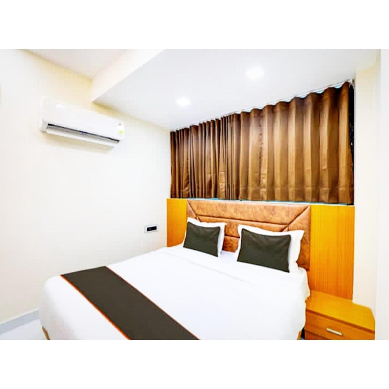 Hotel Exotic Ahmedabad Exterior photo