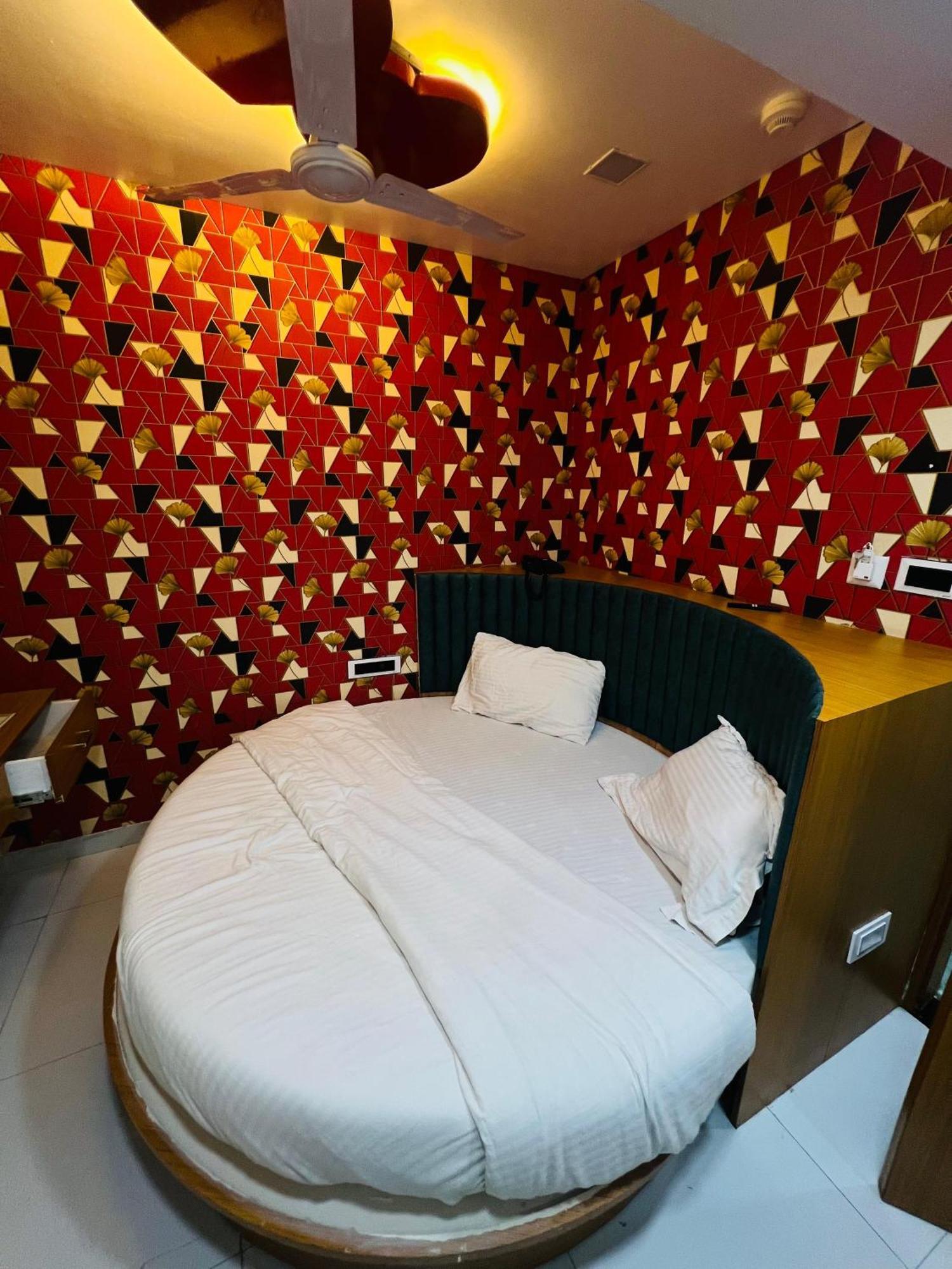 Hotel Exotic Ahmedabad Exterior photo
