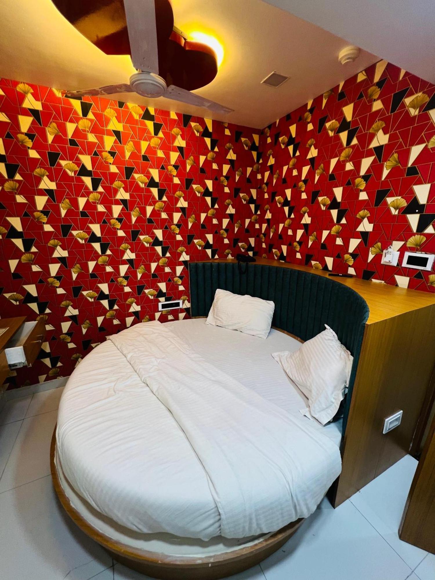 Hotel Exotic Ahmedabad Exterior photo