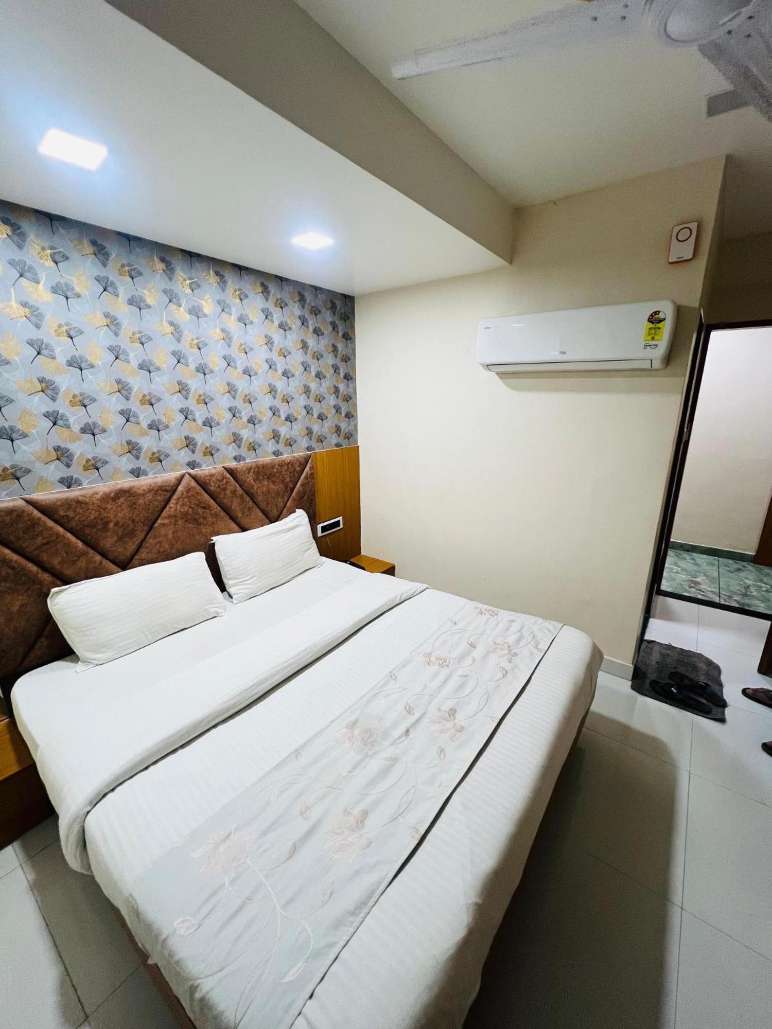 Hotel Exotic Ahmedabad Exterior photo
