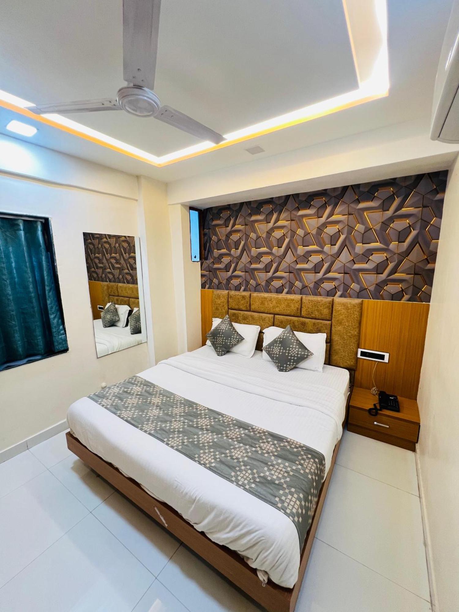 Hotel Exotic Ahmedabad Exterior photo