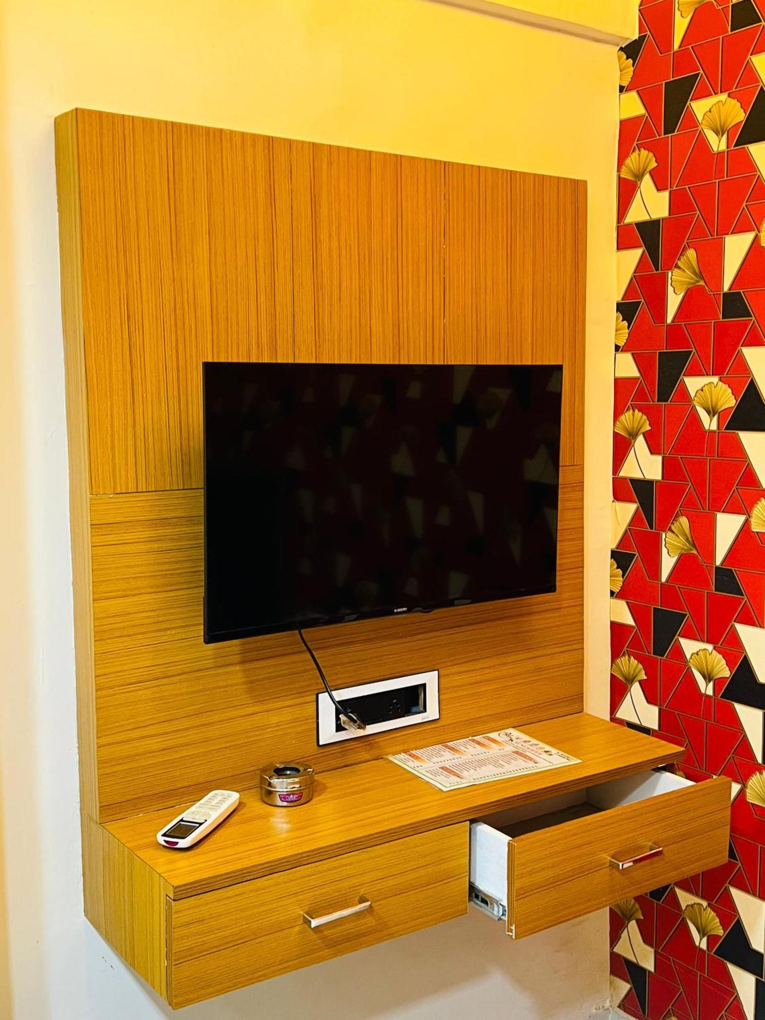 Hotel Exotic Ahmedabad Exterior photo