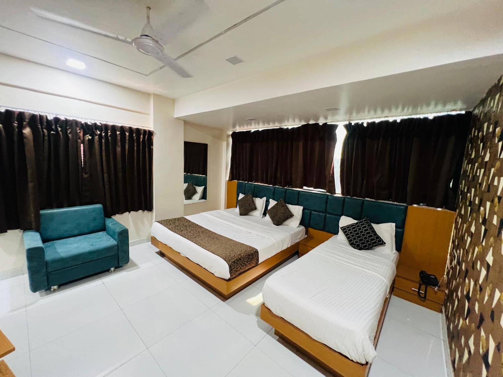 Hotel Exotic Ahmedabad Exterior photo
