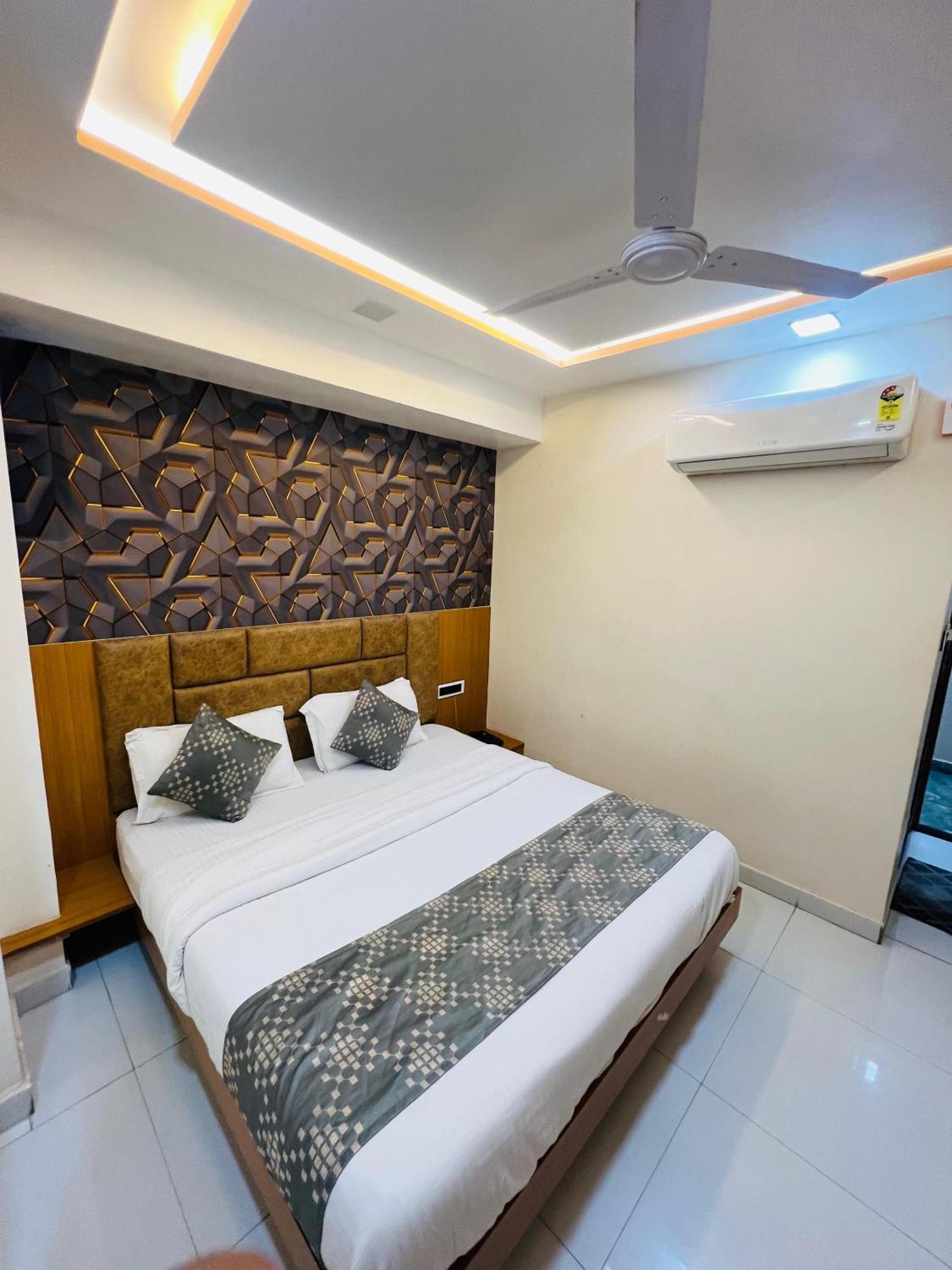 Hotel Exotic Ahmedabad Exterior photo
