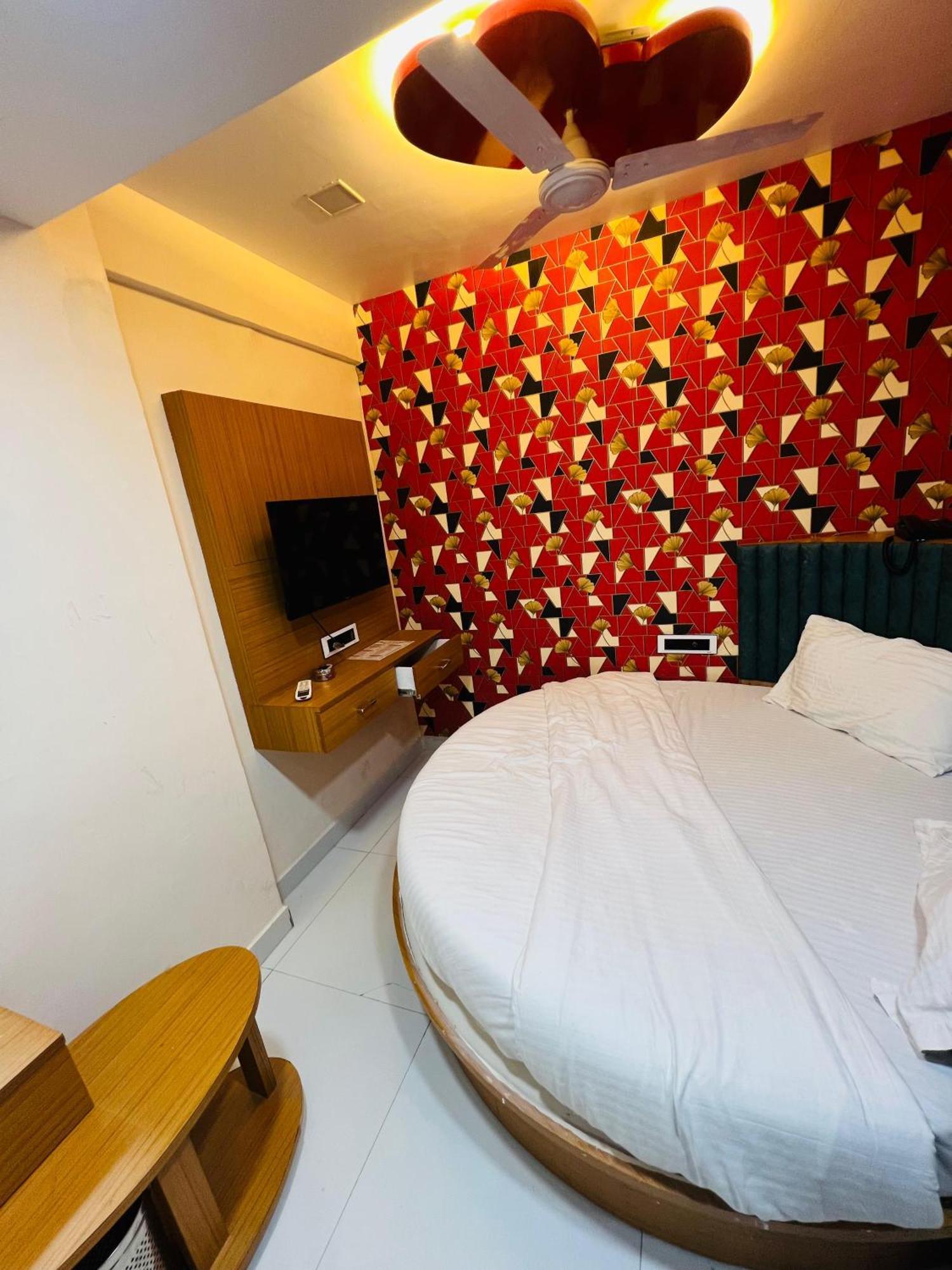 Hotel Exotic Ahmedabad Exterior photo