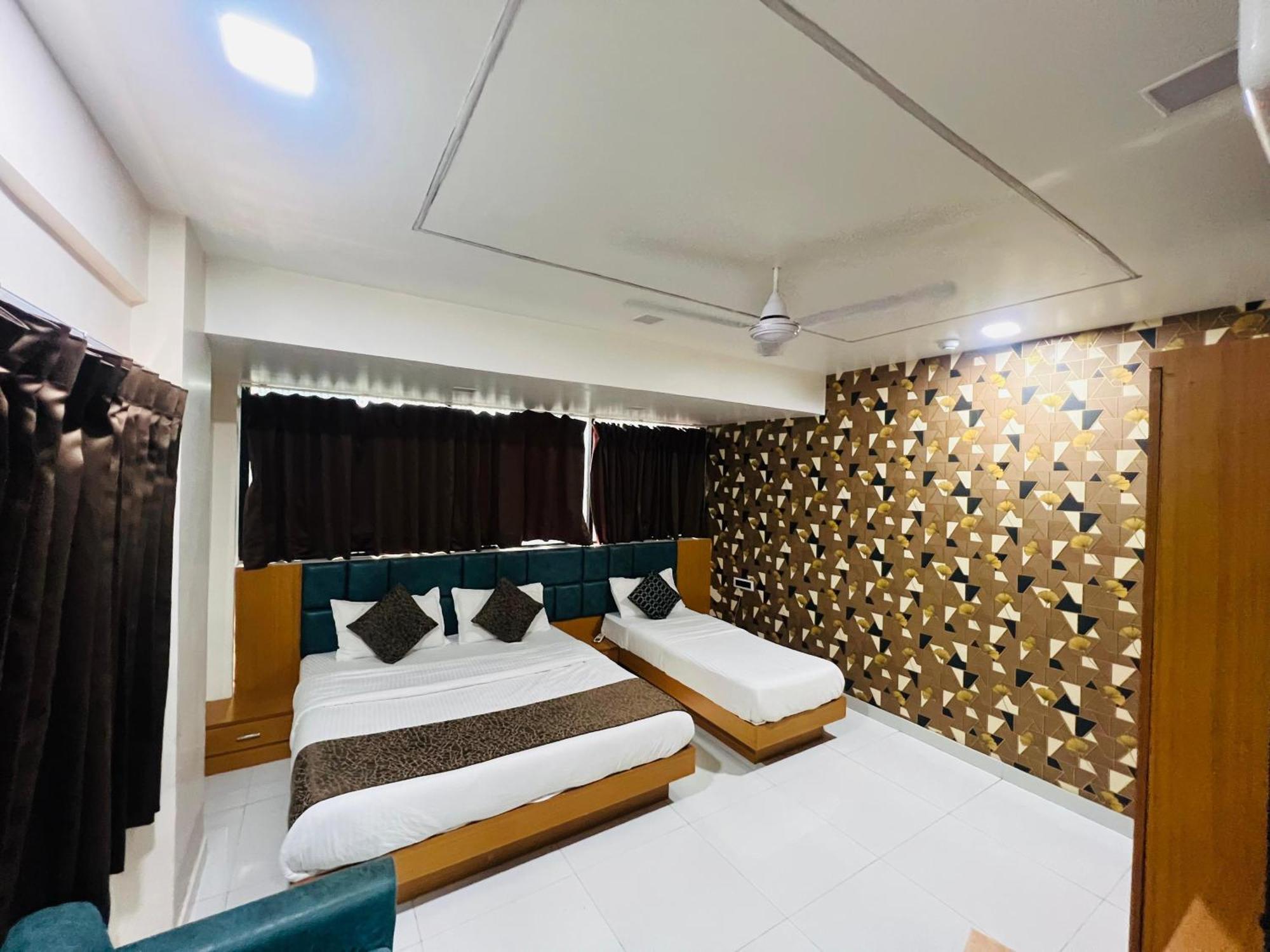 Hotel Exotic Ahmedabad Exterior photo
